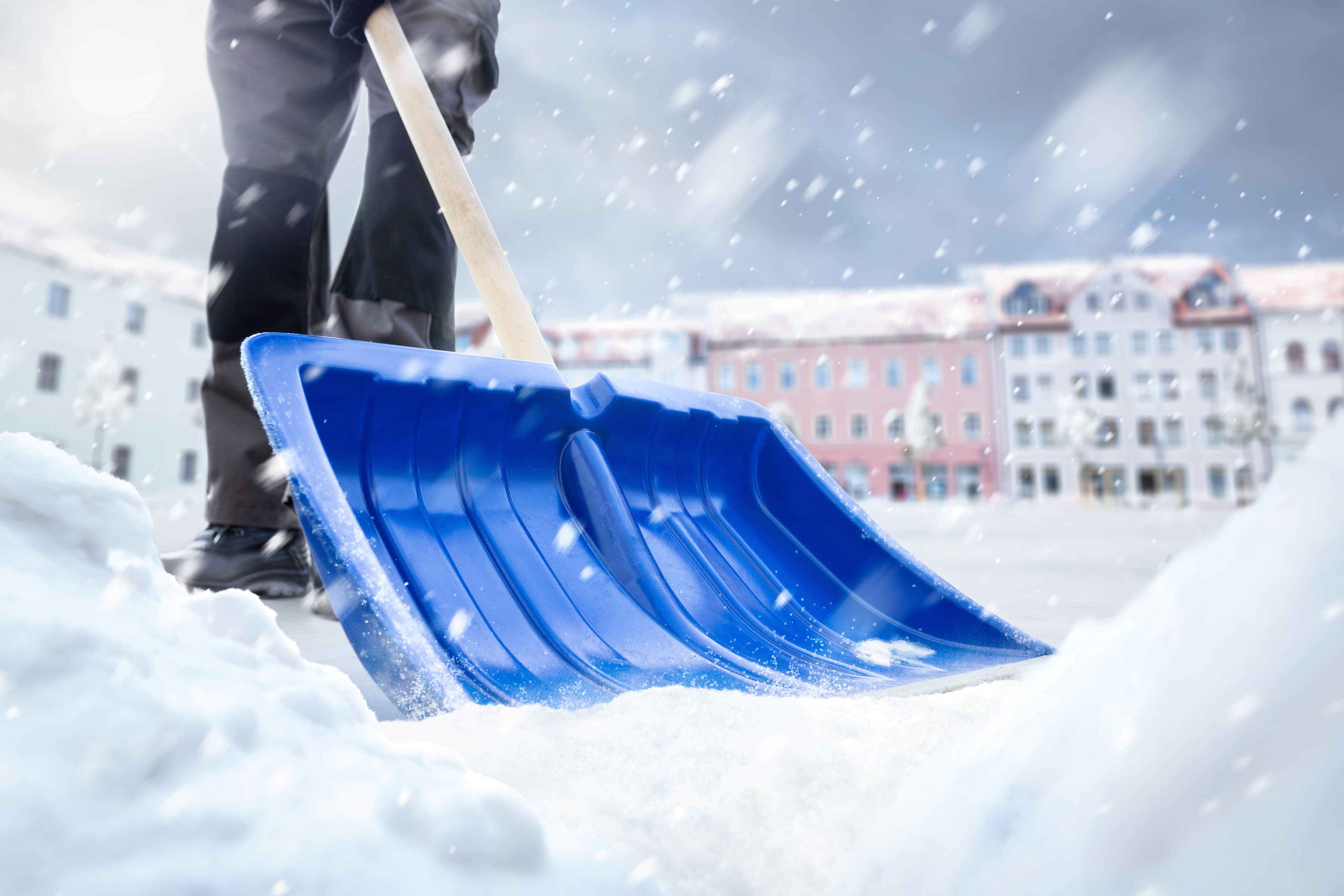 Winterzauber im Griff: Professioneller Winterdienst für sichere Wege