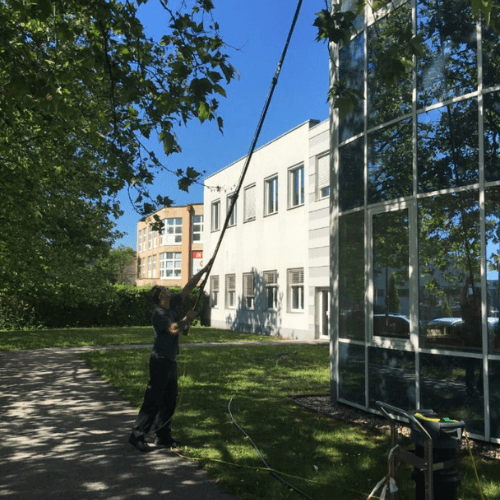 Glanzvoller Durchblick: Effektive Glasflächenreinigung für strahlend saubere Fenster
